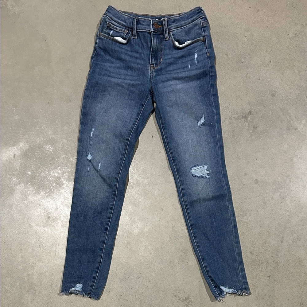 Old Navy Distressed Skinny Jeans in Blue